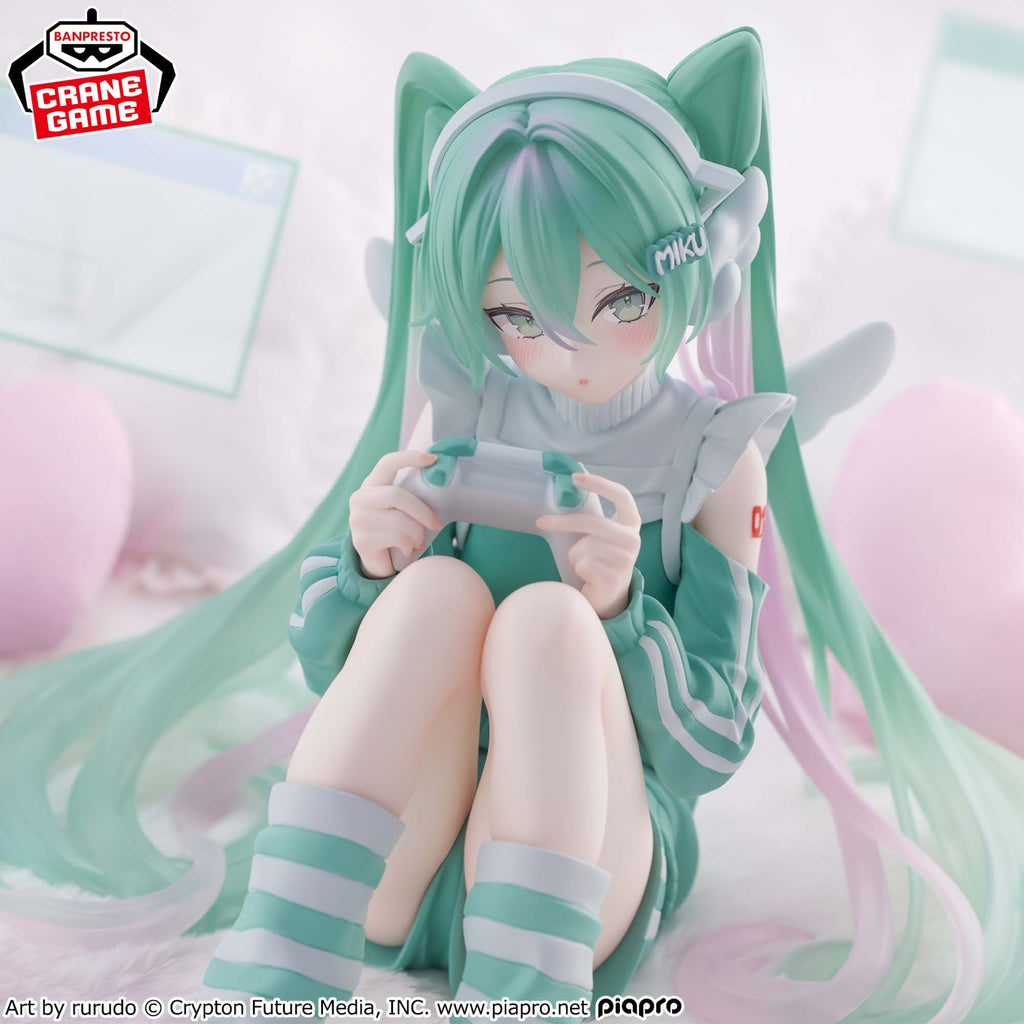 Hatsune Miku Holiday Memories Game Figure - collectible figure product view 3