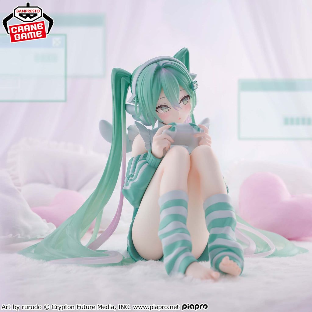 Hatsune Miku Holiday Memories Game Figure - collectible figure product view 4